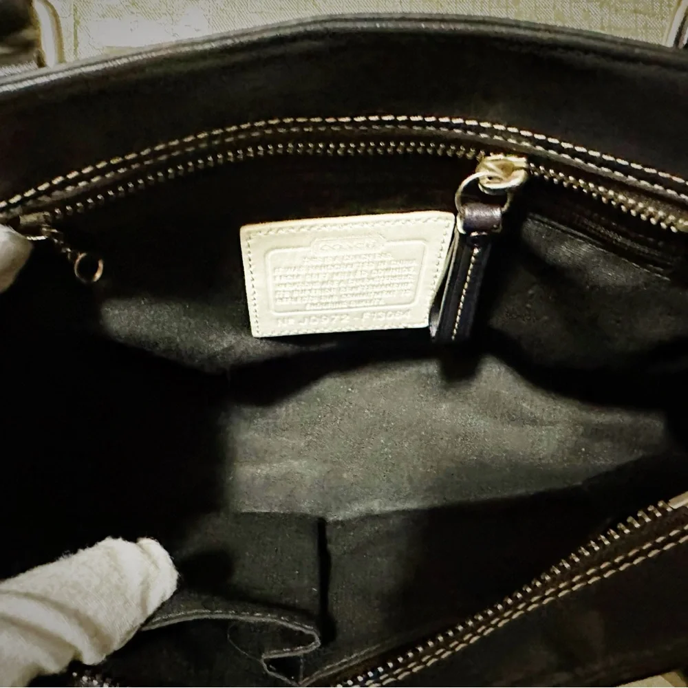 Vintage Y2K Coach tote handbag shoulder bag, Black and Cream Satchel 2009 years - Picture 11 of 17